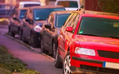 Parcheggio sul marciapiede: multa, punti e quando è consentito