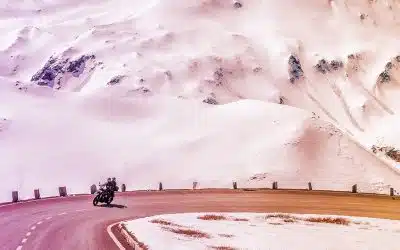 Moto in inverno: itinerari e consigli per chi non vuole rinunciare alle due ruote